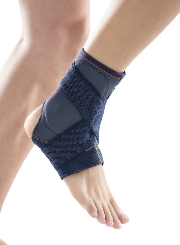 SUPORTE DE TORNOZELO DE NEOPRENE COM PLACAS E TIRA TERMOPLÁSTICAS