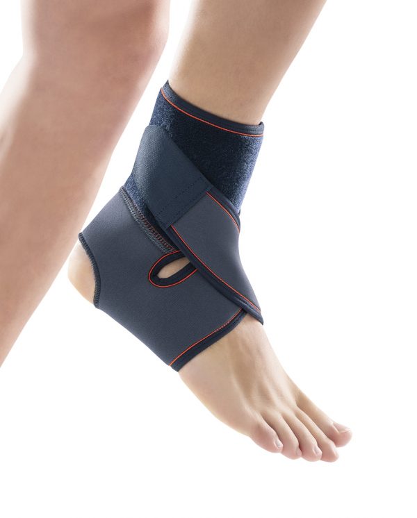 SUPORTE DE TORNOZELO ENVOLVENTE DE NEOPRENE